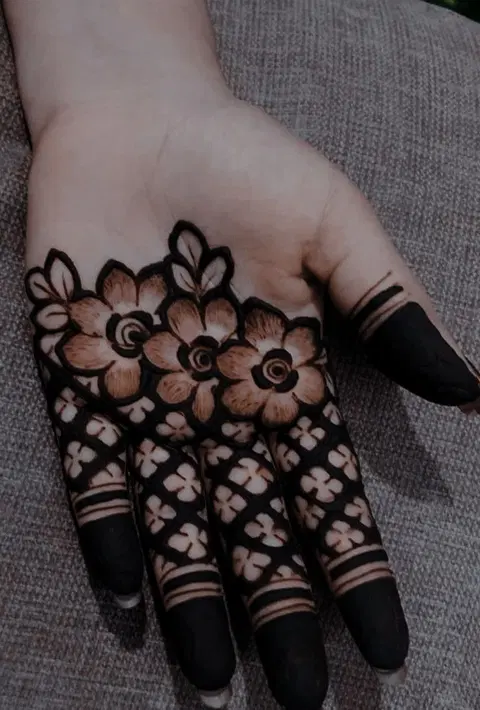 simple stylish flower finger mehndi design