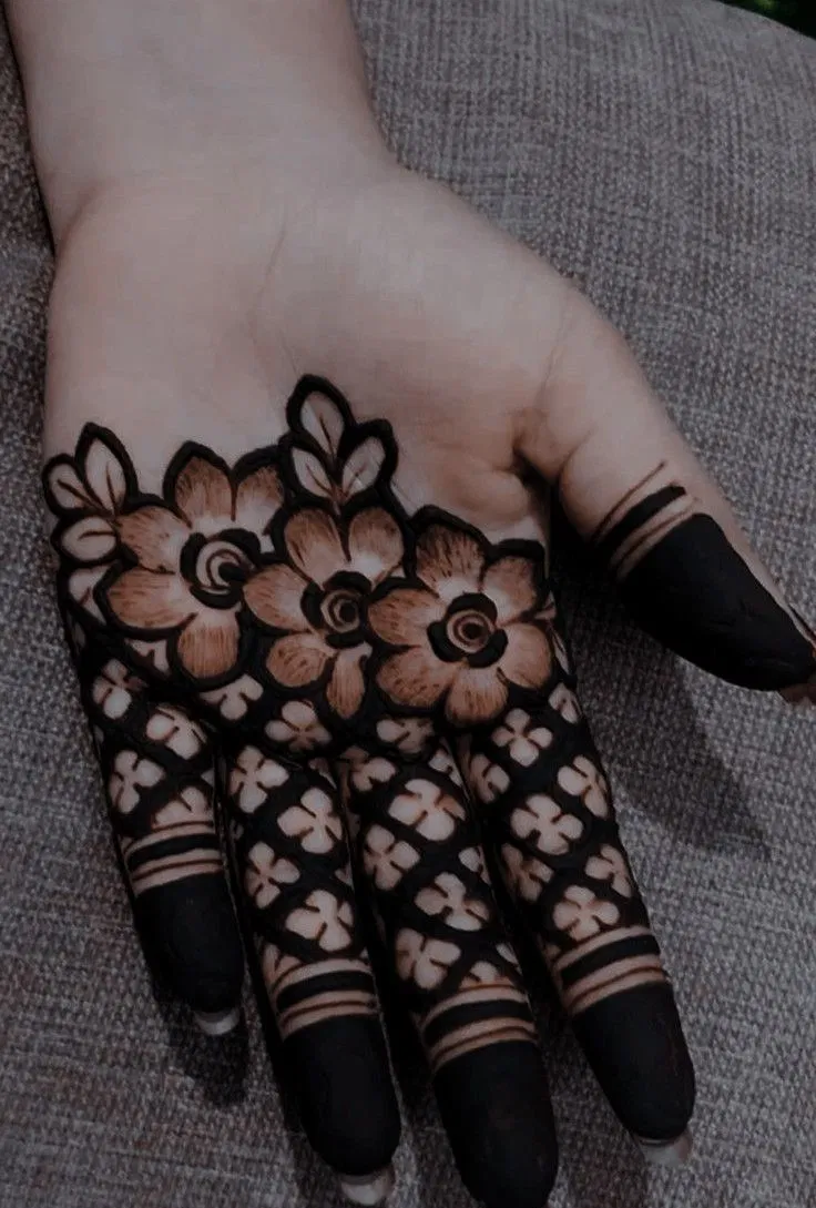 Simple Stylish Finger Mehndi Design with Flowers for Eid