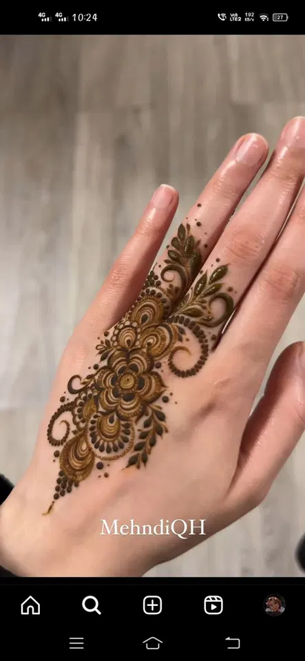 arabic minimal back hand mehndi design