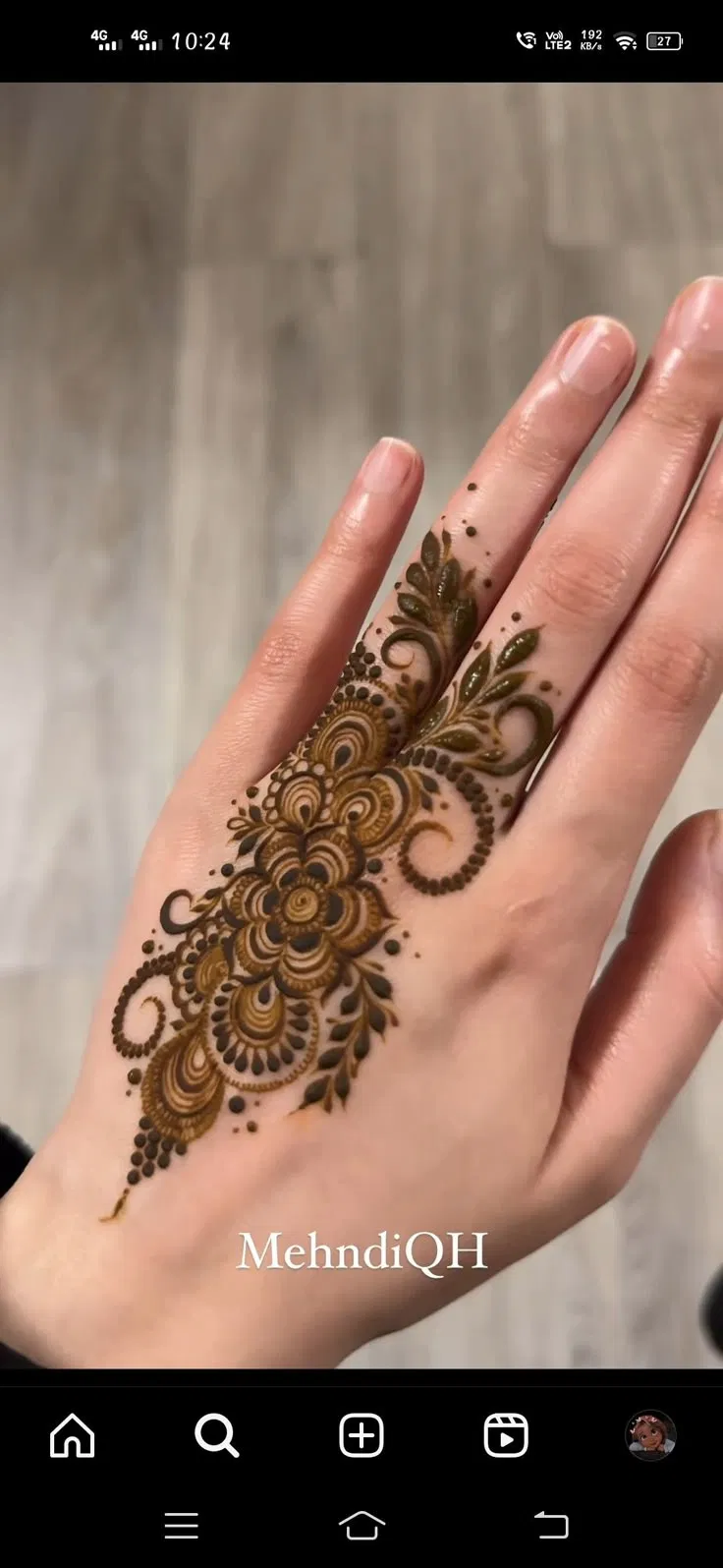 Arabic Minimal Back Hand Mehndi Design (8)