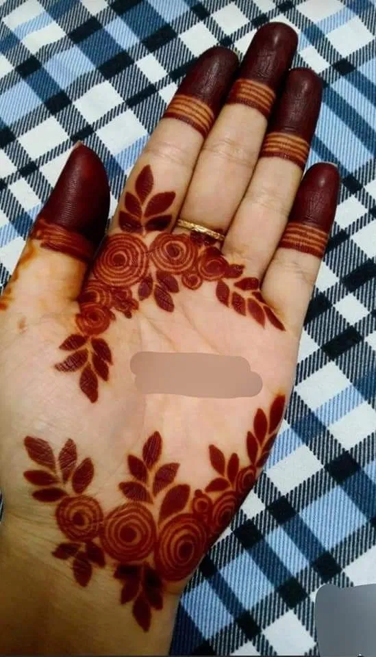 Aesthetic Arabic Finger Mehndi Design with Flowers and Jaal (5)