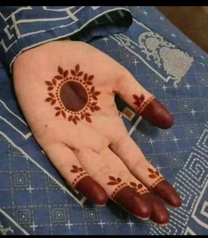 Aesthetic Arabic Back Hand Mehndi Design with Bel, Gol Tikki and Flowers for Diwali (20)