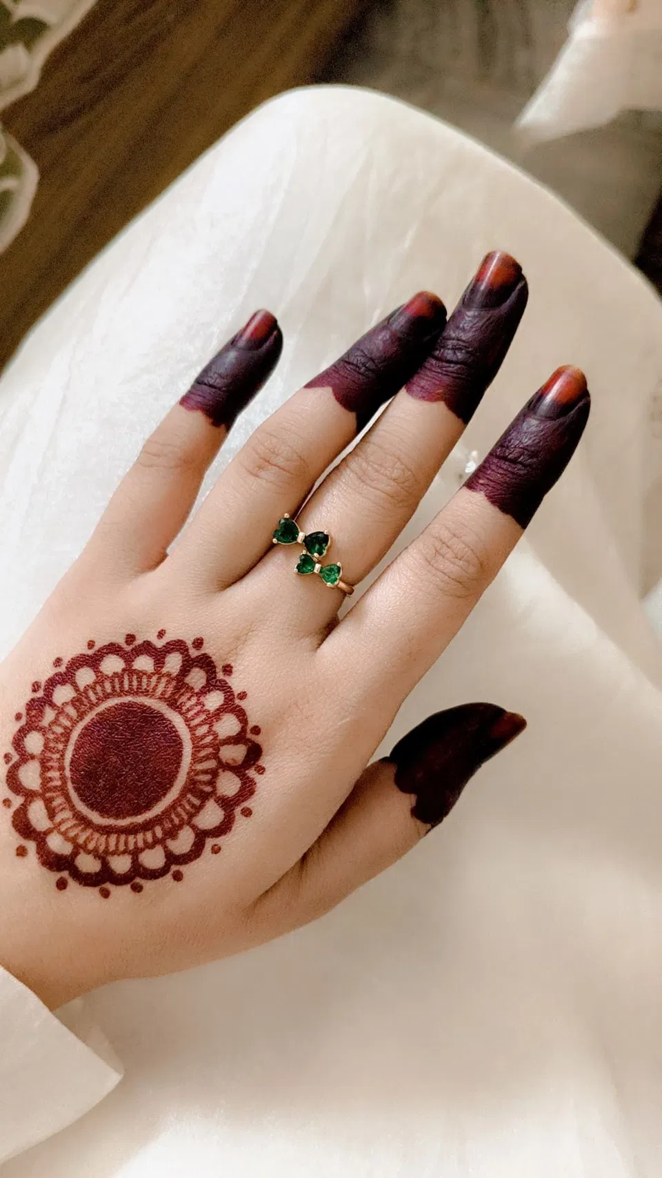 Aesthetic Simple Back Hand Mehndi Design with Gol Tikki (13)