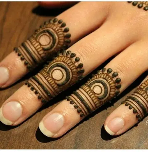 arabic simple circle finger mehndi design