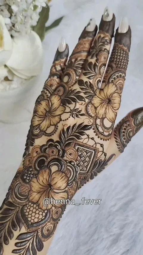 bridal dubai circle back hand mehndi design