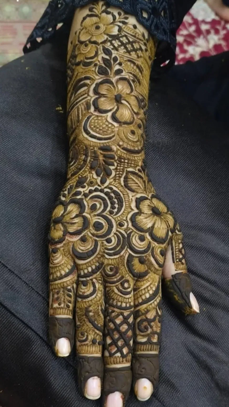 Dubai Indian Back Hand Mehndi Design