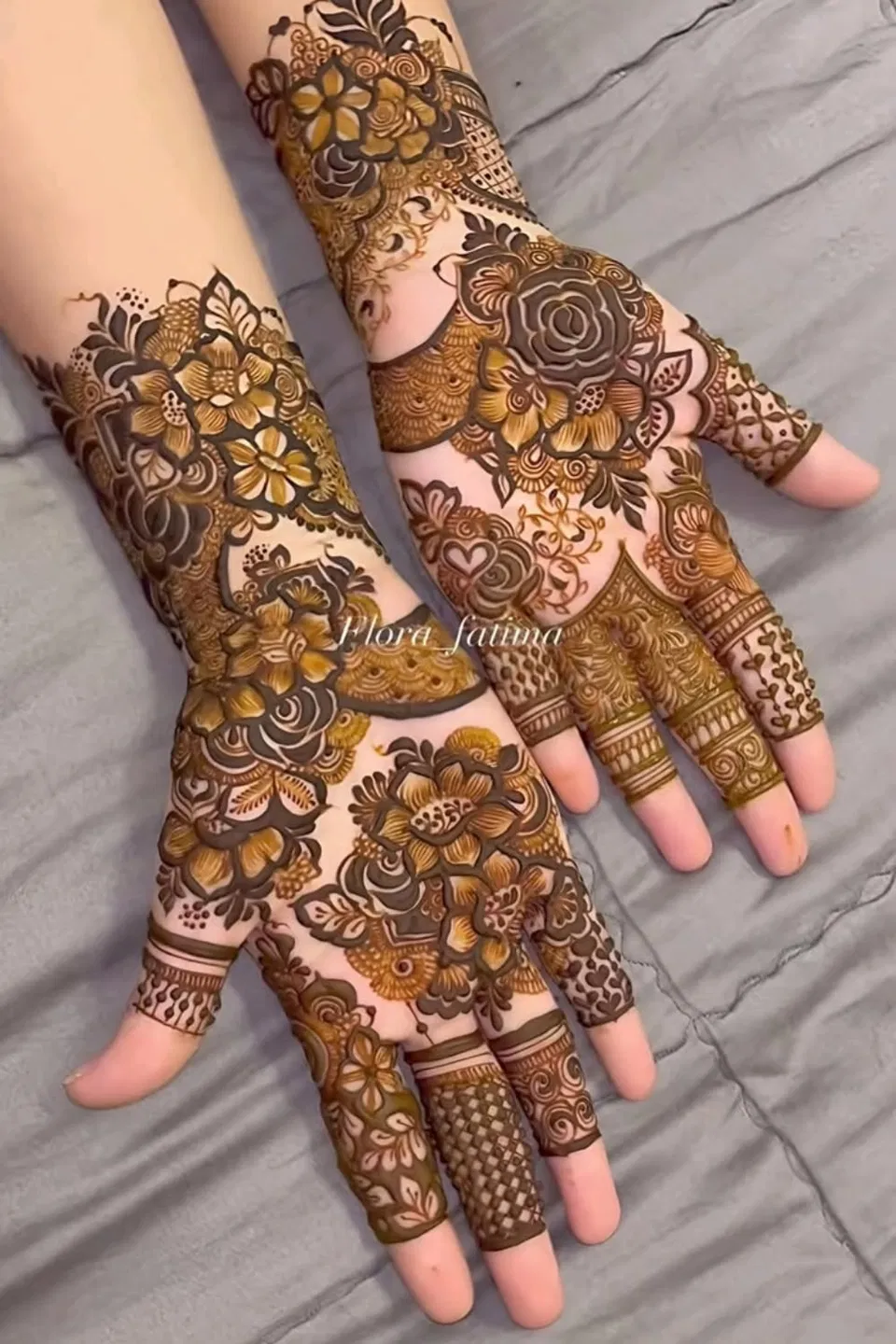 Aesthetic Pakistani Back Hand Mehndi Design with Flowers (2)