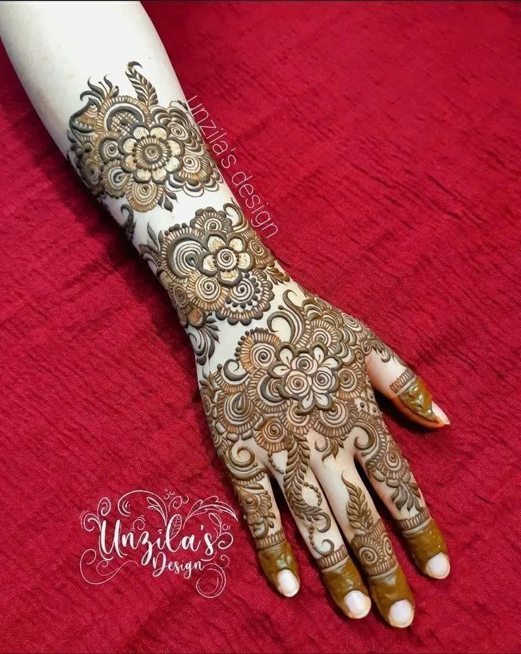 Arabic Bridal Back Hand Mehndi Design with Flowers (3)