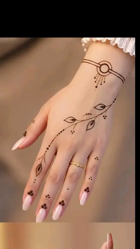 arabic minimal finger mehndi design