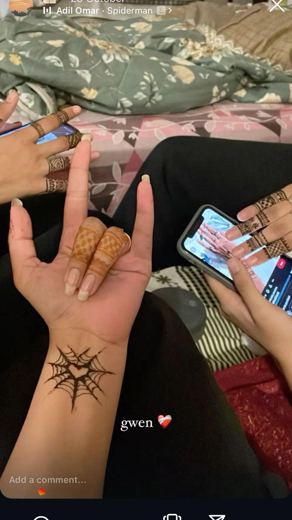Aesthetic Minimal Back Hand Mehndi Design with Jaal (11)