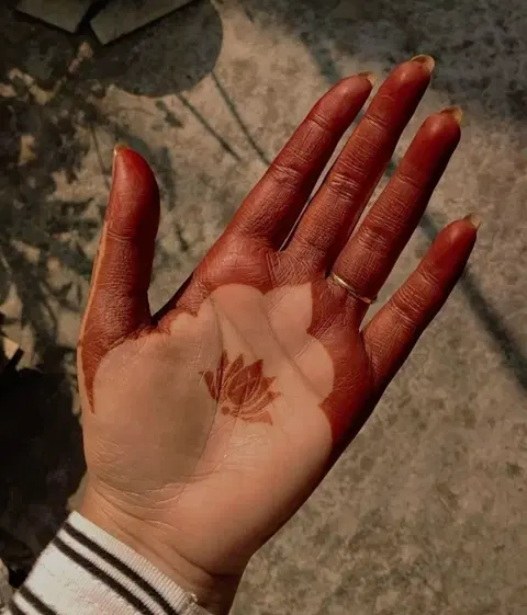 aesthetic indian flower finger mehndi design