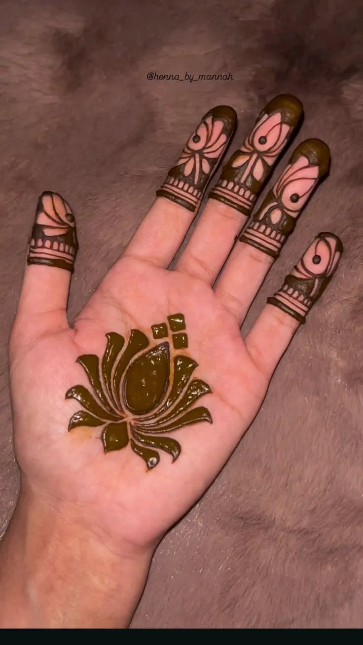 Aesthetic Simple Finger Mehndi Design with Jaal and Lotus (2)