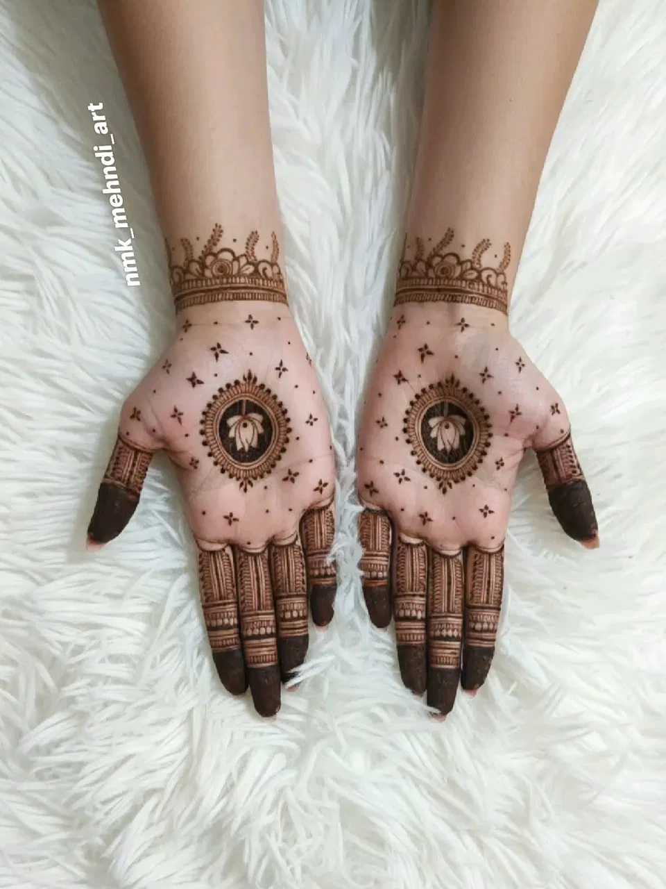 Aesthetic Simple Front Hand Mehndi Design with Gol Tikki, Jaal and Lotus (2)