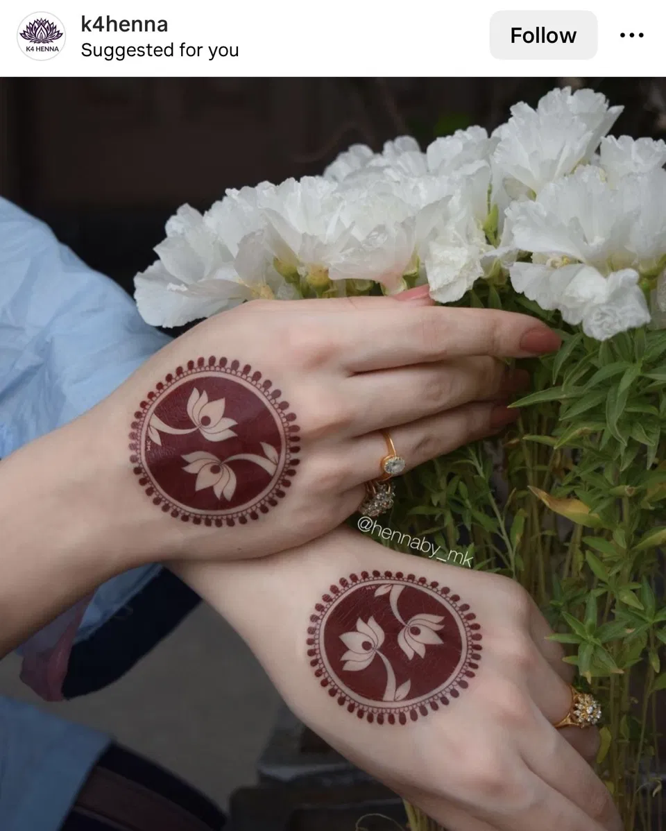 Aesthetic Simple Back Hand Mehndi Design with Gol Tikki, Flowers and Jaal (9)