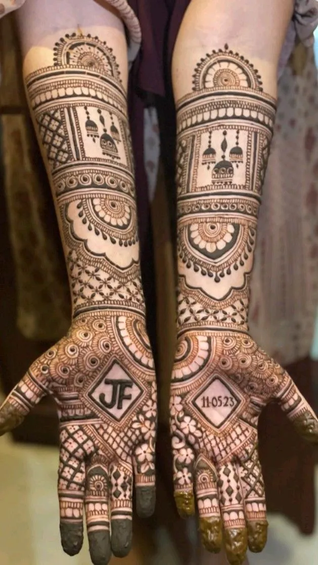 Bridal Indian Front Hand Mehndi Design with Figures for Engagement (2)