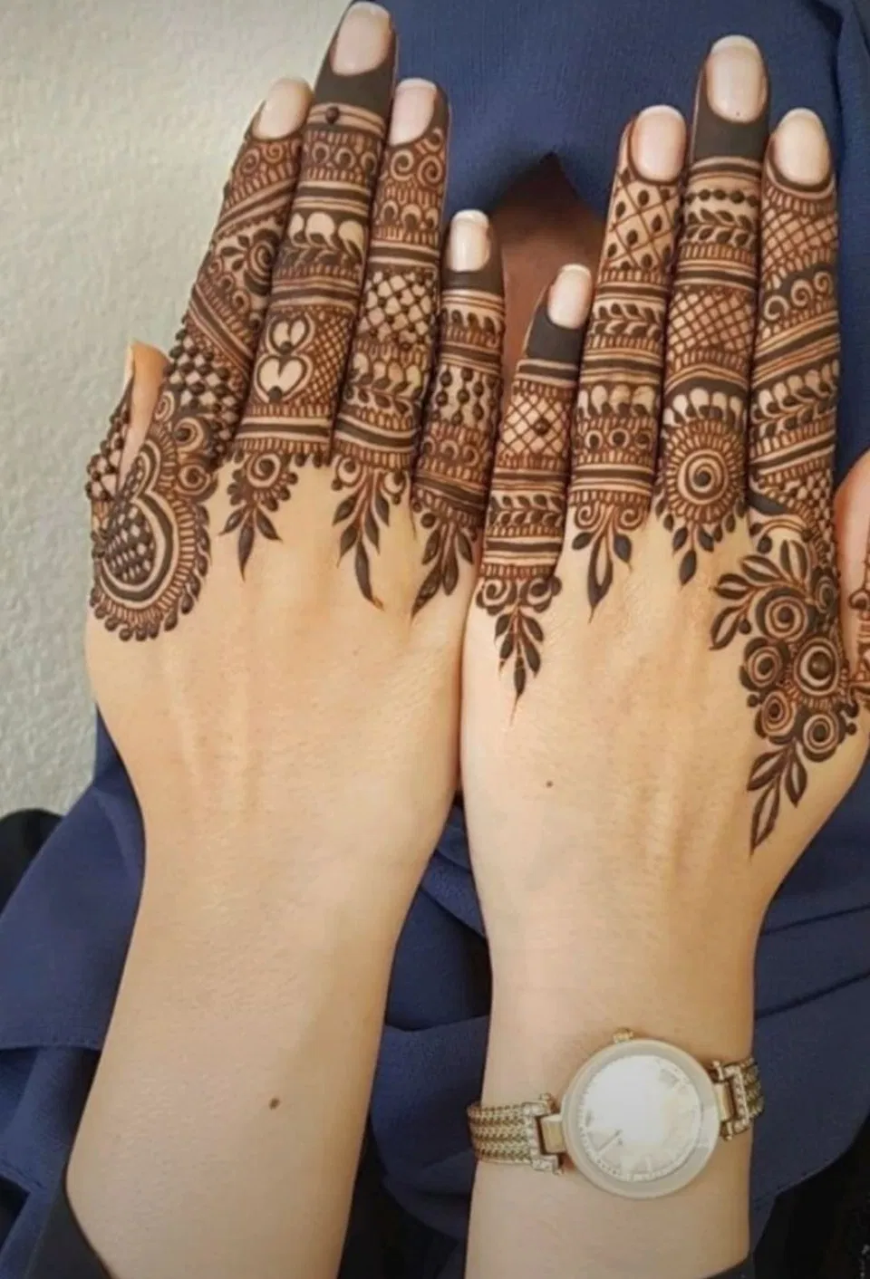 Royal Simple Back Hand Mehndi Design (5)