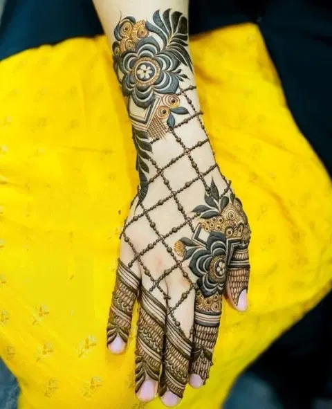 dubai simple circle back hand mehndi design