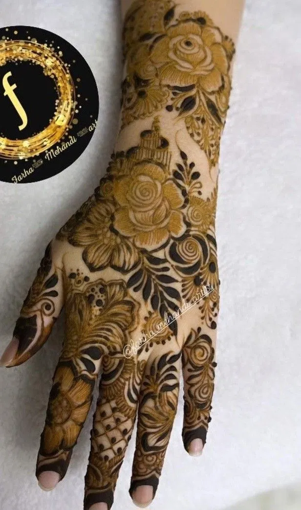 Aesthetic Dubai Foot Mehndi Design with Flowers and Moon