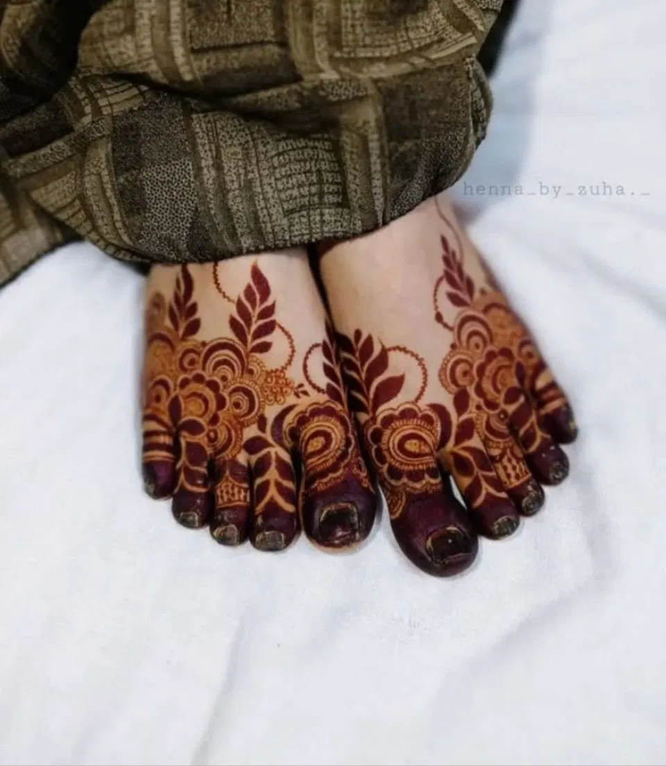 Aesthetic Bridal Foot Mehndi Design for Eid