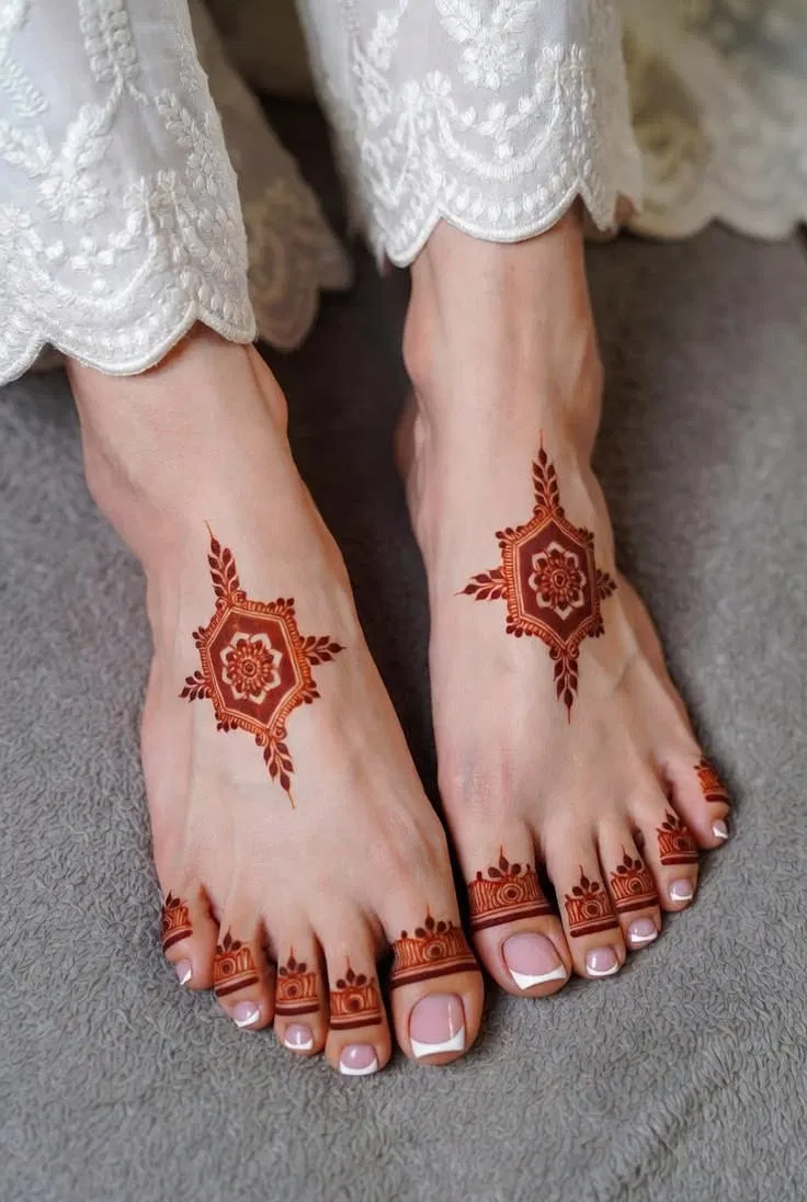 Minimal Simple Back Hand Mehndi Design with Jaal (8)