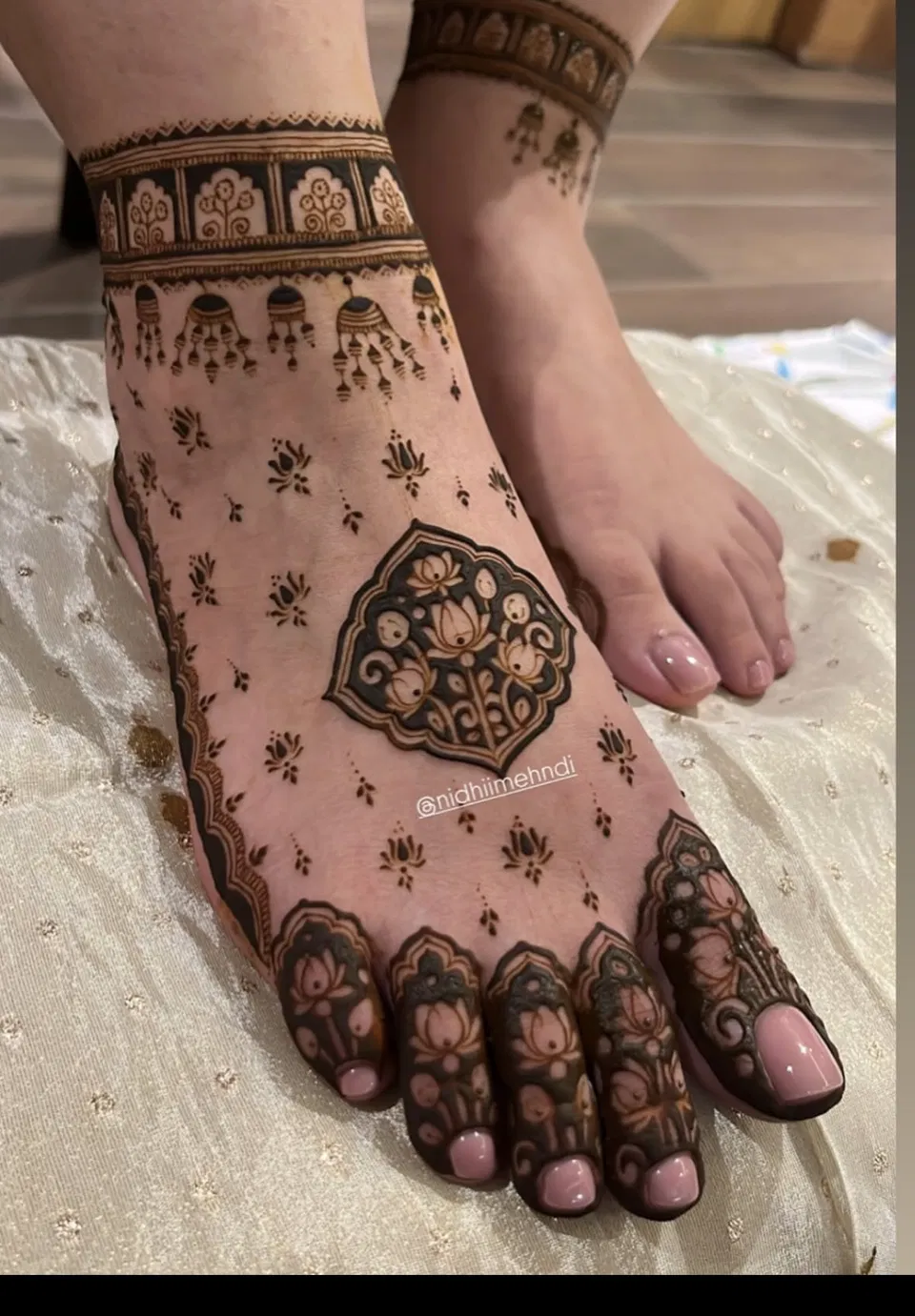 Bridal Simple Back Hand Mehndi Design with Figures and Jaal