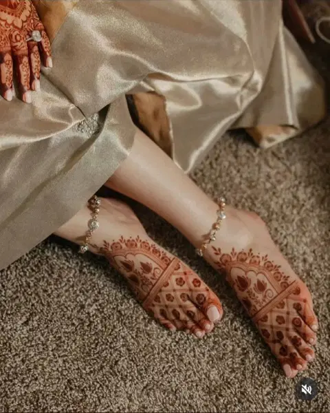 bridal simple jaal foot mehndi design