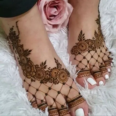 arabic simple flower foot mehndi design