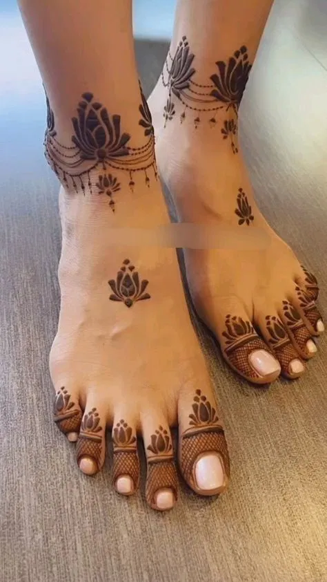 Minimal Simple Back Hand Mehndi Design with Flowers, Jaal and Lotus (4)