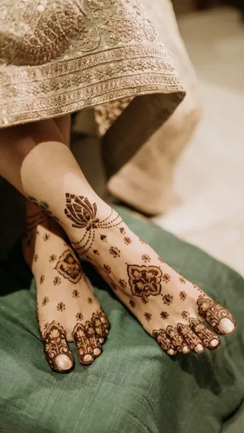 bridal minimal jaal back hand mehndi design