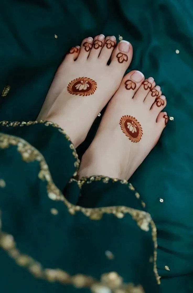 Aesthetic Pakistani Foot Mehndi Design with Flowers and Jaal
