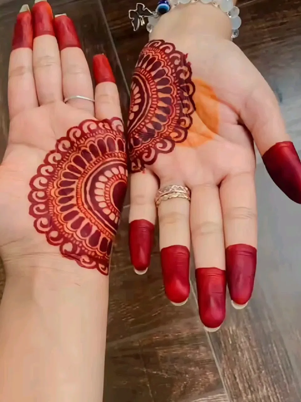 Simple Stylish Finger Mehndi Design with Gol Tikki (2)