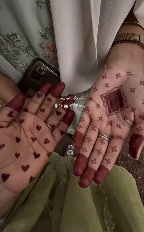 simple heart finger mehndi design