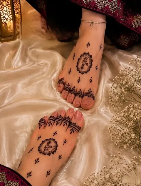 simple flower finger mehndi design