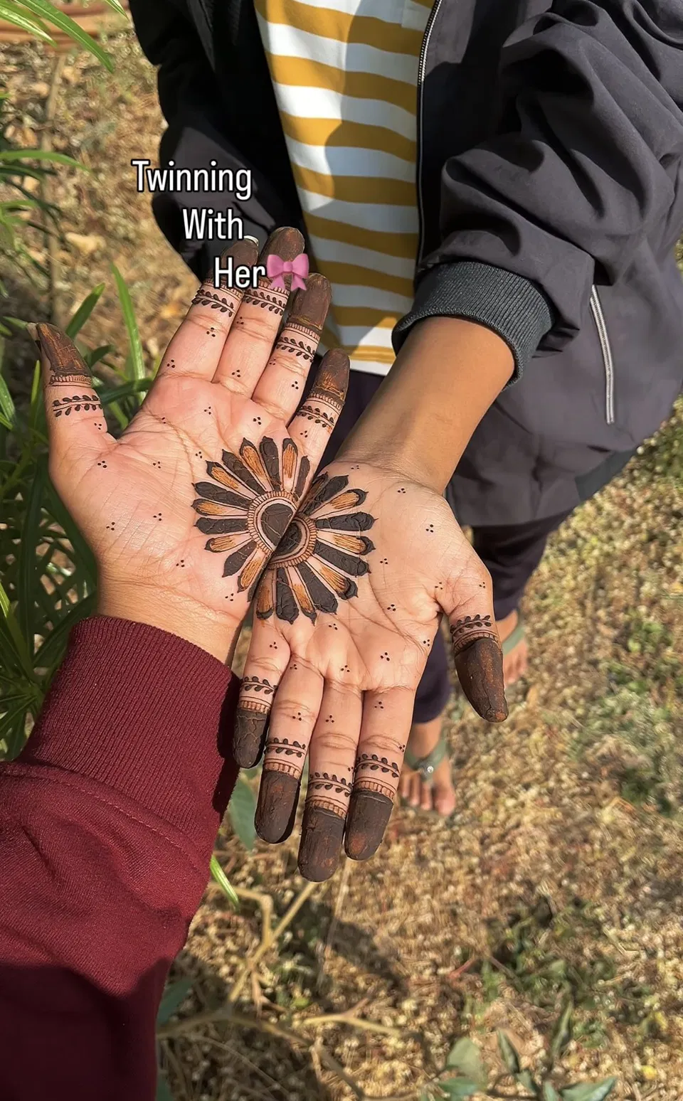 Arabic Simple Back Hand Mehndi Design with Jaal (9)
