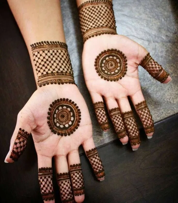 Simple Finger Mehndi Design with Gol Tikki and Jaal for Karwa Chauth