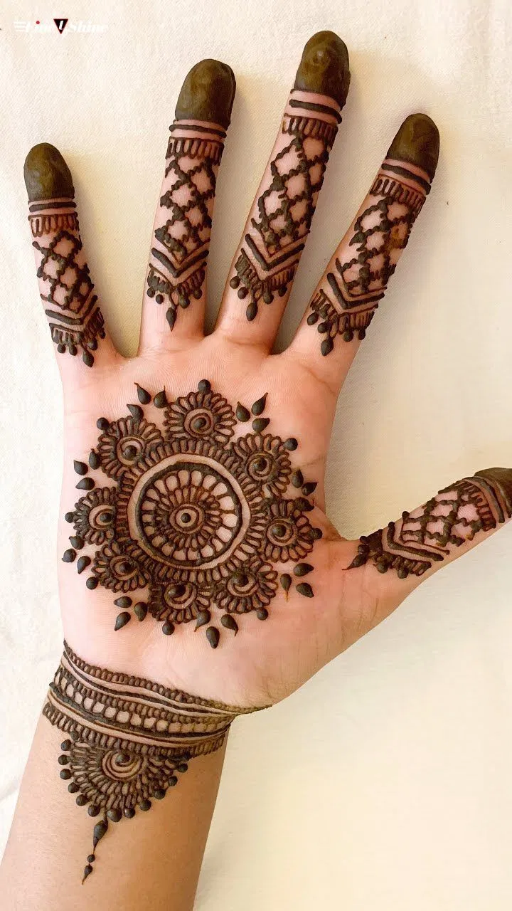 Front Hand Mehndi Design with Gol Tikki for Diwali (3)