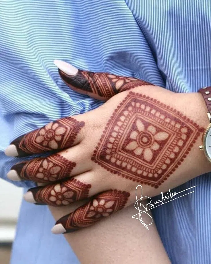 Bridal Simple Finger Mehndi Design with Gol Tikki and Flowers for Karwa Chauth (3)