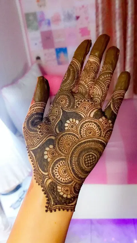 bridal stylish peacock front hand mehndi design