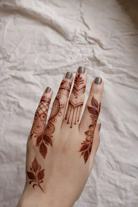 aesthetic arabic back hand mehndi design