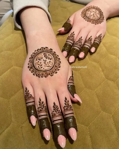 aesthetic minimal circle back hand mehndi design