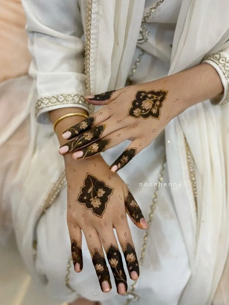Aesthetic Arabic Back Hand Mehndi Design with Bel (3)
