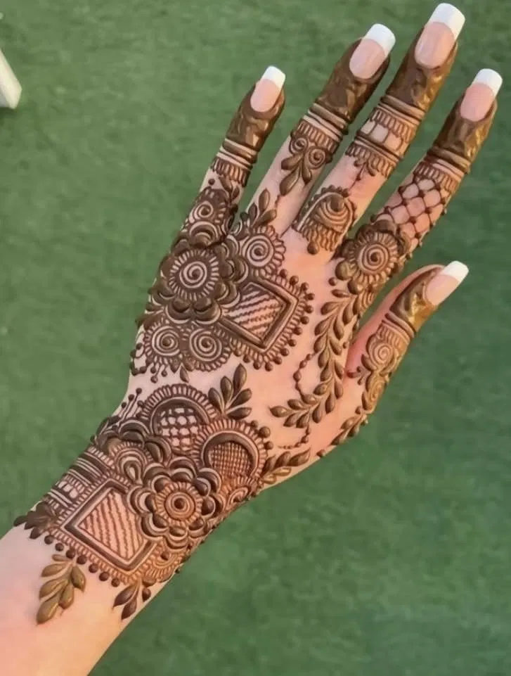 Arabic Bridal Back Hand Mehndi Design (22)