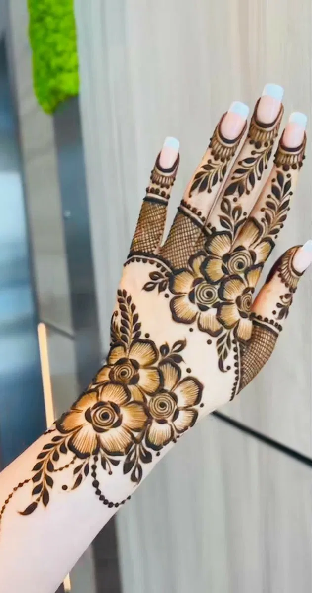 Arabic Stylish Back Hand Mehndi Design with Flowers