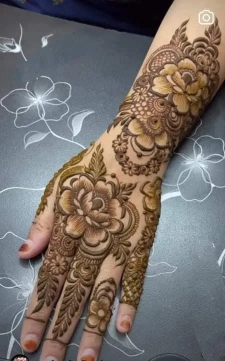 Arabic Dubai Back Hand Mehndi Design with Flowers (10)