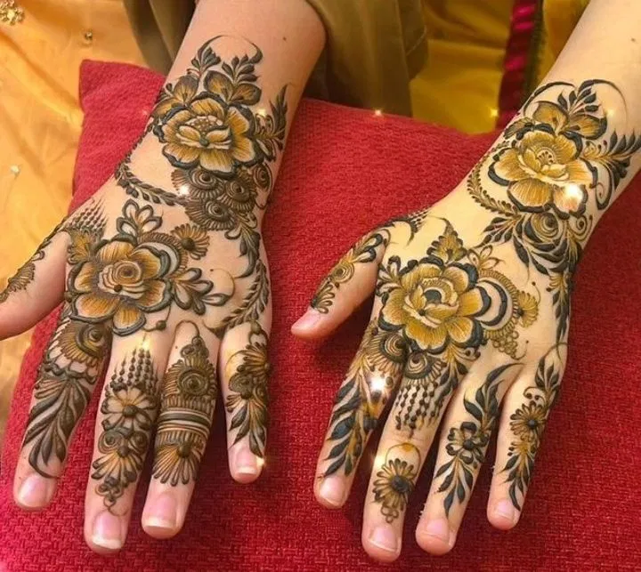 Arabic Dubai Back Hand Mehndi Design with Flowers (11)