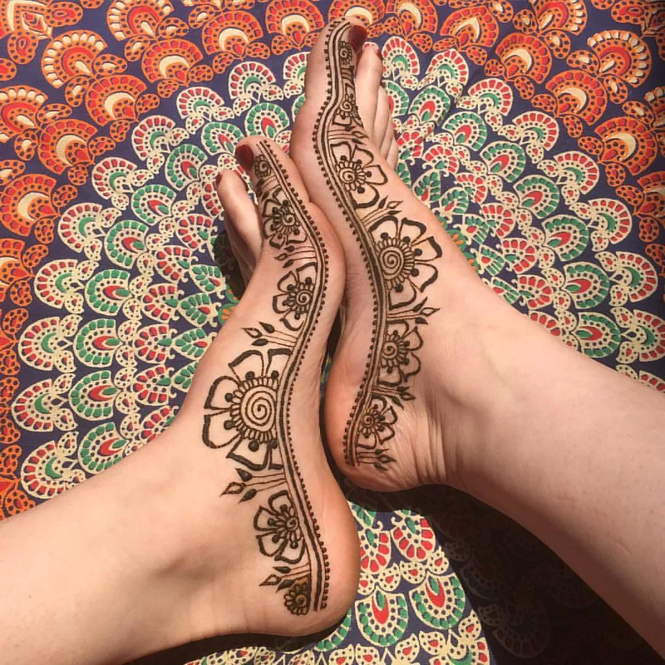 Aesthetic Simple Back Hand Mehndi Design with Jaal (3)