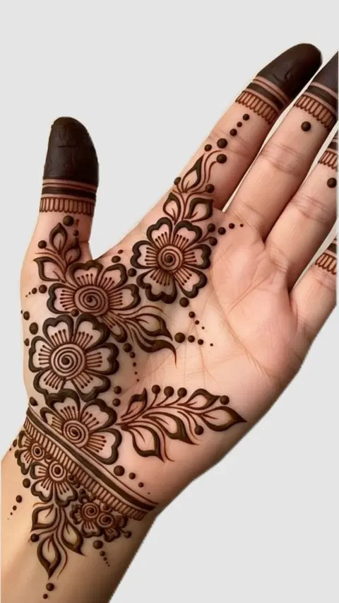 aesthetic arabic bel front hand mehndi design