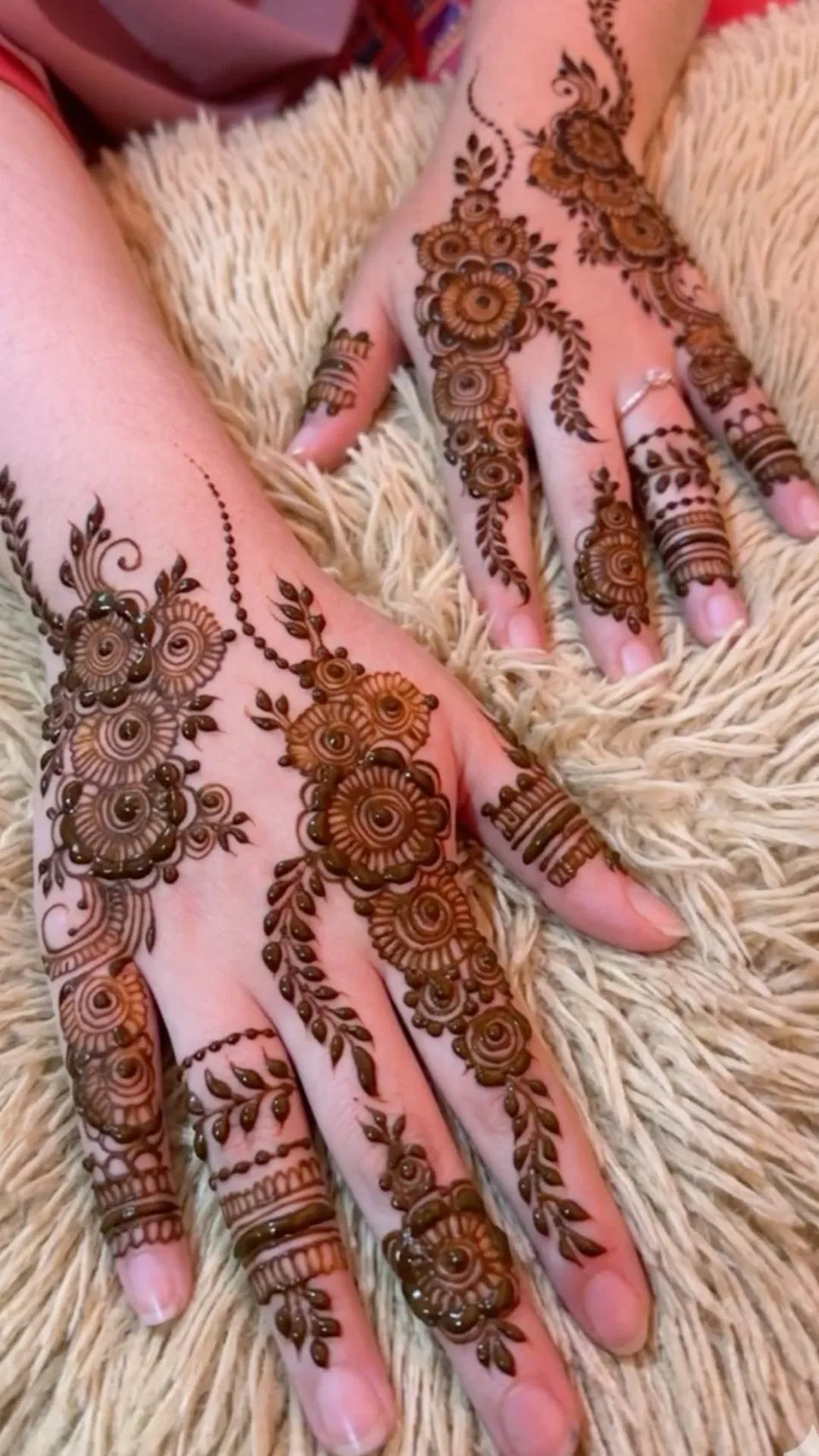Pakistani Simple Finger Mehndi Design with Jaal