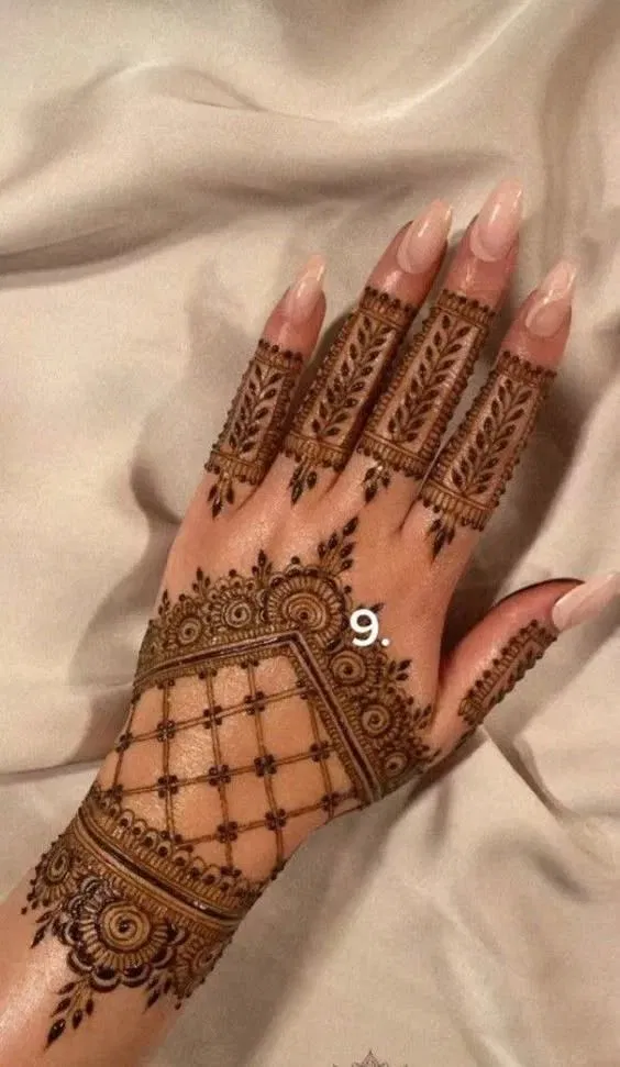 Aesthetic Arabic Back Hand Mehndi Design (16)