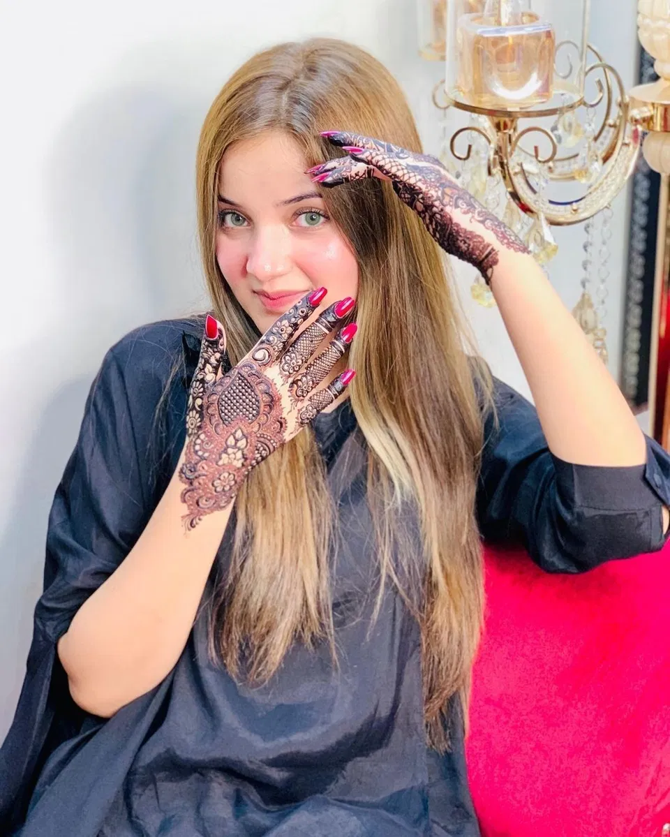 Aesthetic Minimal Finger Mehndi Design with Jaal for Eid (2)